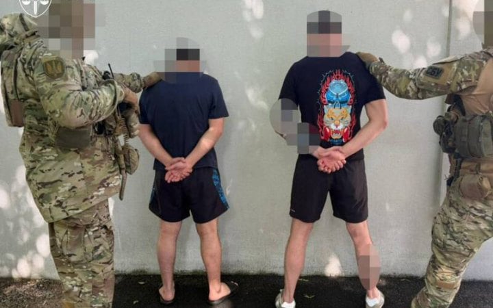 У Дніпрі затримали банду, яка вибивала у юнака неіснуючий борг