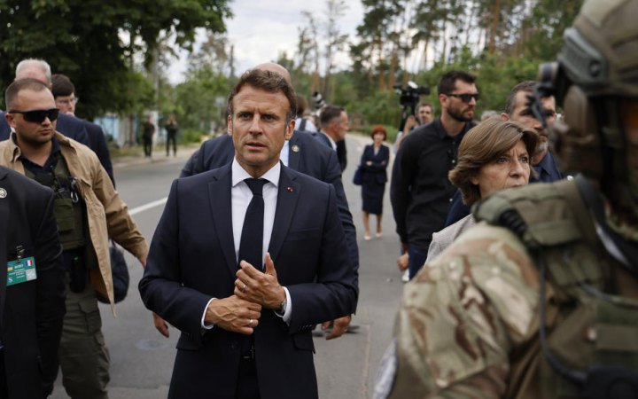 Макрон: "Франція підтримуватиме Україну, щоб вона "могла протистояти і перемогти" російський наступ"