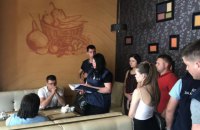 ДБР затримало групу чиновників і поліцейських, підозрюваних у вимаганні