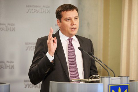 "Возрождение" предложило привести декоммунизацию в соответствие с евростандартами