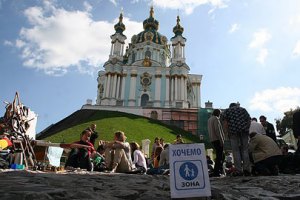 Киевляне требуют сделать Андреевский спуск пешеходным