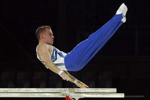 Верняев выиграл на брусьях серебро чемпионата мира