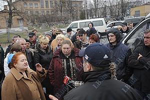 Работники авторынка на Перова опасаются силового захвата 