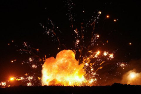 Взрывы на складах боеприпасов в Калиновке прекратились, - Гройсман