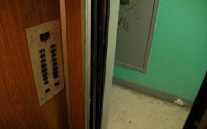 У Херсоні через обстріли припинили роботу ліфтів