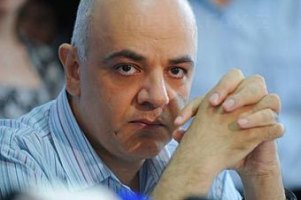 В Румынии манифестанты добились восстановления уволенного чиновника