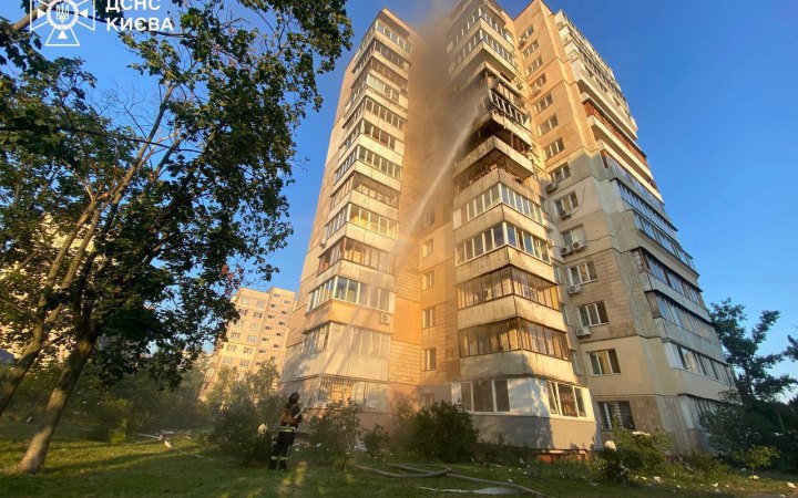 Росія випустила ракети на Київ. Уламки пошкодили багатоповерхівку (оновлення)