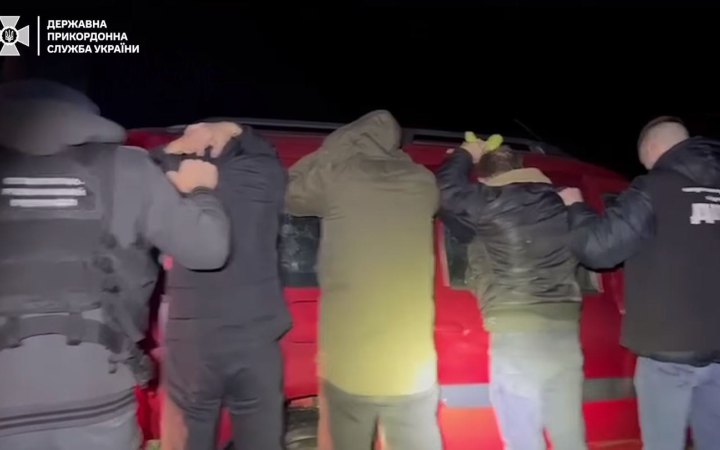 Прикордонники затримали нелегалів при спробі втекти з України