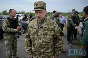 Турчинов: оборона Мариуполя - одна из стратегических задач  