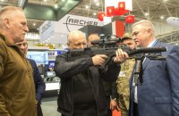 Турчинов: украинская выставка "Оружие и безопасность" должна стать главной в Восточной Европе