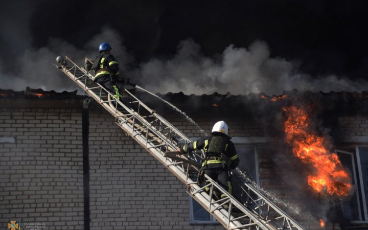 Унаслідок російських обстрілів у Миколаєві зайнялись дві пожежі, - ДСНС