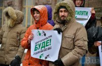 Защитники велотрека и противники строительства незаконной 25-этажки вышли на митинг под КГГА
