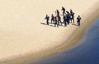 Десять полицейских не дали киевлянину вплавь попасть на спортплощадку в Гидропарке (обновлено)