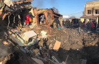 Ворог завдав ракетного удару по ринку селища Шевченкове на Харківщині, є загиблі і поранені (оновлено)