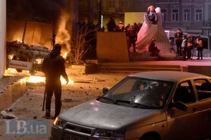 Милиция применяет резиновые пули против демонстрантов 