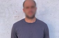 У Києві поліцейські затримали чоловіка, який обкрадав пошкоджені внаслідок обстрілу квартири