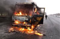 На трасі Дніпро-Кривий Ріг під час руху загорівся автобус з пасажирами