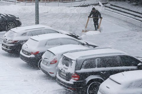 Завтра в Києві обіцяють невеликий сніг і похолодання