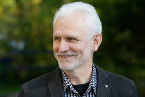 Силовики в Беларуси задержали главу Правозащитного центра "Вясна" 
