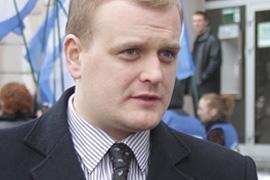 Регионал отрицает, что пил и буянил в самолете 