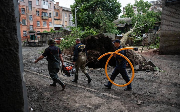 За два дні ДСНС відкачала воду зі 157 будинків у Херсоні