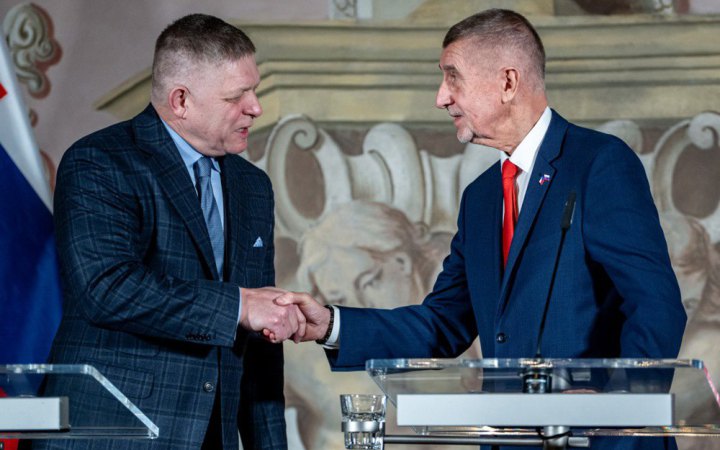 ЗМІ: Чехія дозволила Фіцо пролетіти країною під час його візиту до Росії