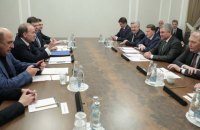 Суд обязал Офис генпрокурора расследовать поездку Медведчука, Кузьмина и Рабиновича в Россию как госизмену