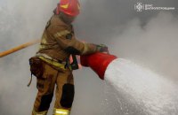 На Дніпровщині ліквідовують масштабну пожежу після обстрілів російської армії