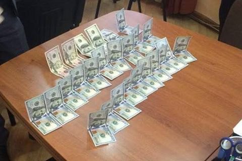 Подчиненный предложил руководителю киевской полиции $10 тыс. в месяц