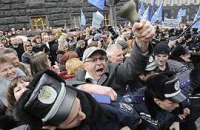 Около 5 тыс. учителей под Кабмином требуют нормальных зарплат