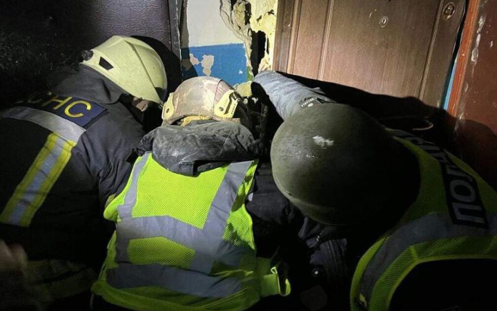 Росіяни атакували Київщину: поранений чоловік, пошкоджені приватні будинки