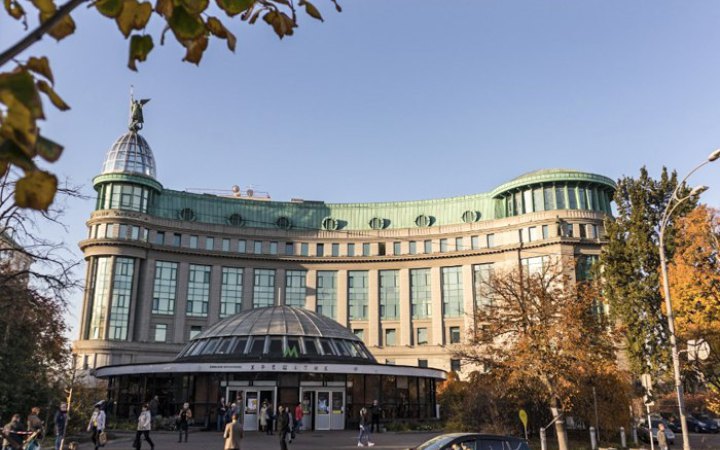 Офісну будівлю біля ОП продали донькам міністра часів Януковича майже за безцінь