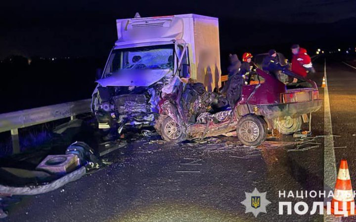 На Львівщині 21-річний п’яний водій ВАЗу в’їхав у зустрічний мікроавтобус, 3 людини загинули, 3 травмовані