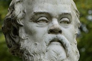 Сократа оправдали спустя 2500 лет‎