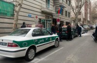 У Тегерані чоловік скоїв збройний напад на посольство Азербайджану