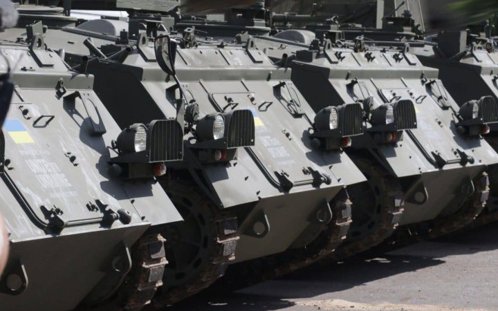 Силам ТрО передали бронетранспортери з Великобританії