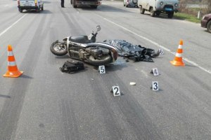 Мотоциклист сбил в Луцке бабушку с внучкой
