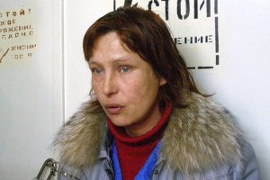 Мать Оксаны Макар хочет разбить голову правозащитнице