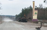 "Украинский свидетель" показал, как жители Тростянца встречали первую гуманитарную помощь после месяца оккупации