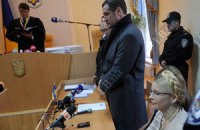 Киреев не соглашается выключить кондиционер: адвокаты стоят в куртках