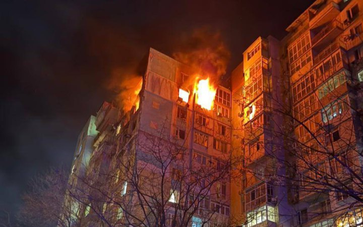 Росіяни атакували Одесу: палають житлові будинки
