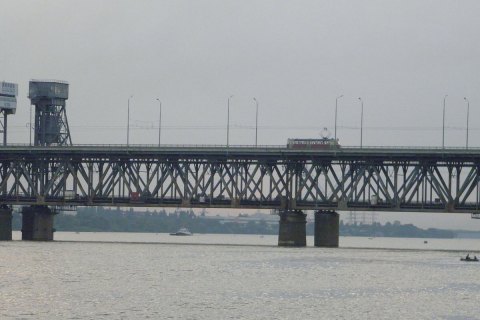 Полиция задержала мужчину, который "минировал" Амурский мост в Днепре