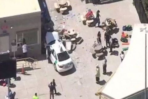 В Бостоне автомобиль въехал в группу пешеходов