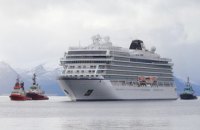 Потерпевший бедствие лайнер Viking Sky своим ходом прибыл в порт Молде (обновлено)