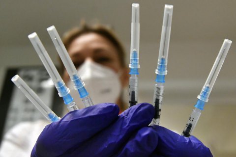 За сутки в Украине сделали 50 840 прививок от COVID-19