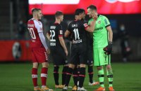 В Бундеслиге голкипер "Байера" забил нелепый автогол