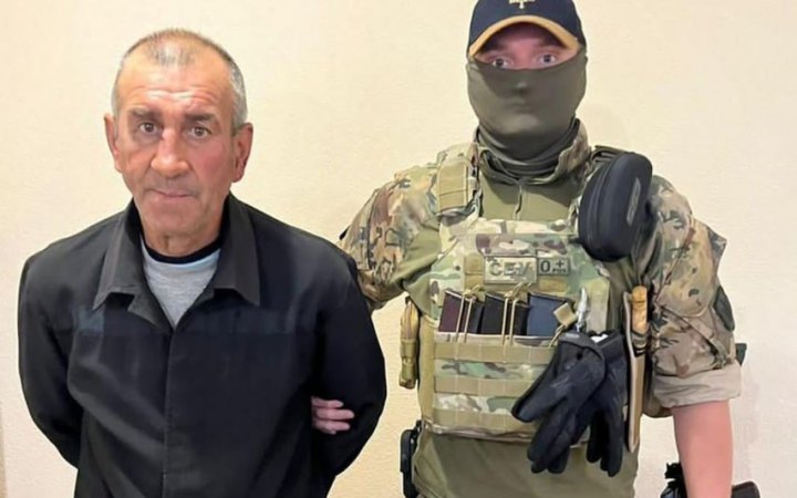 На деокупованій Харківщині СБУ затримала колаборанта, який допомагав ворогу грабувати своїх односельців