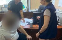 Найчастіше хабарі українці дають у медзакладах – в рази частіше, ніж поліції, суду, освіті чи податковій