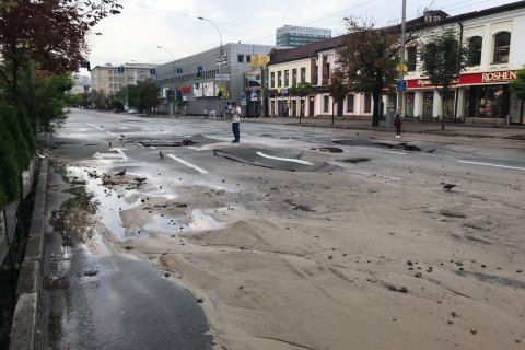 КГГА: причина затопления улицы Антоновича - прокладка теплосетей