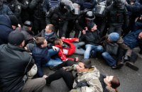 Полиция задержала 9 человек во время столкновений под домом Саакашвили (обновлено)